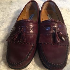 Johnston Murphy burgundy leather loafers 12 m